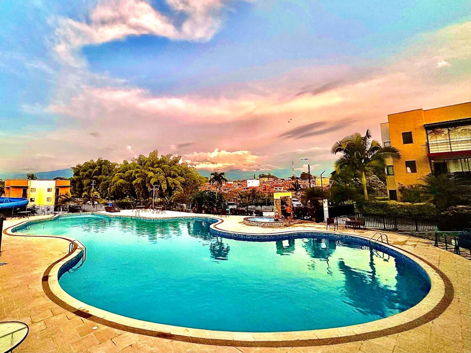 Apartamento Privado Vacacional A 5M Del Aeropuerto, 20 Minutos Del Parque Del Cafe Y Centro De Armenia Con 4 Piscinas, 3 Jacuzzi, Sauna By Molca Xperiences 2H Екстериор снимка